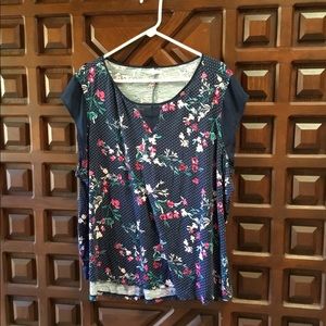 Maurices cute blue top with flowers.